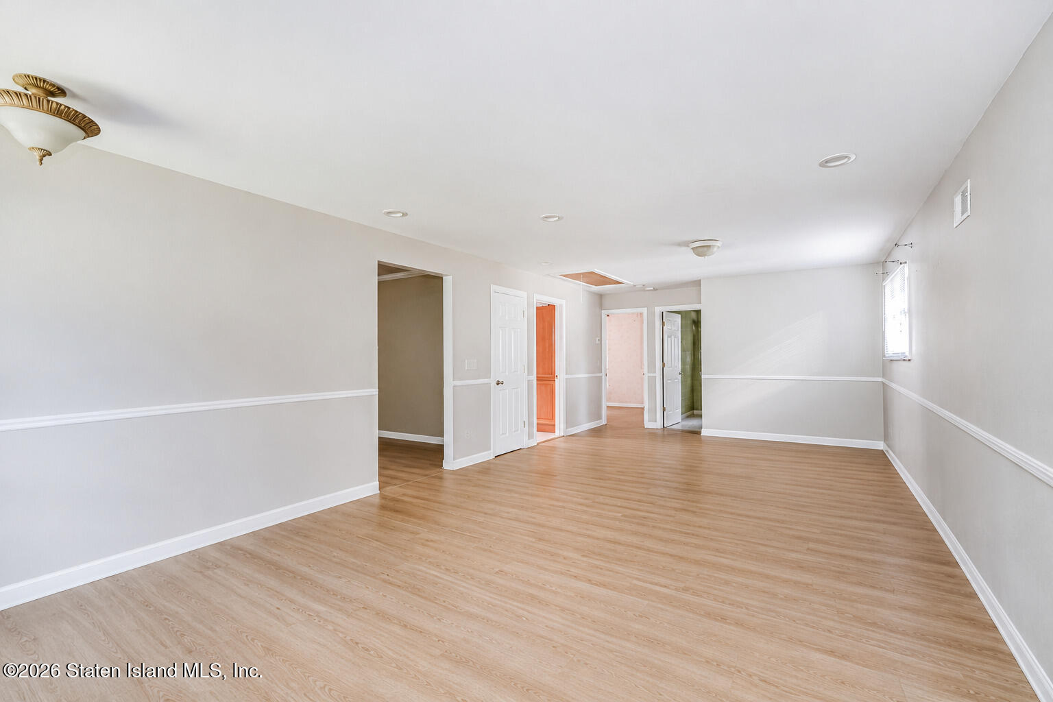 826 Lamont Avenue Image 5