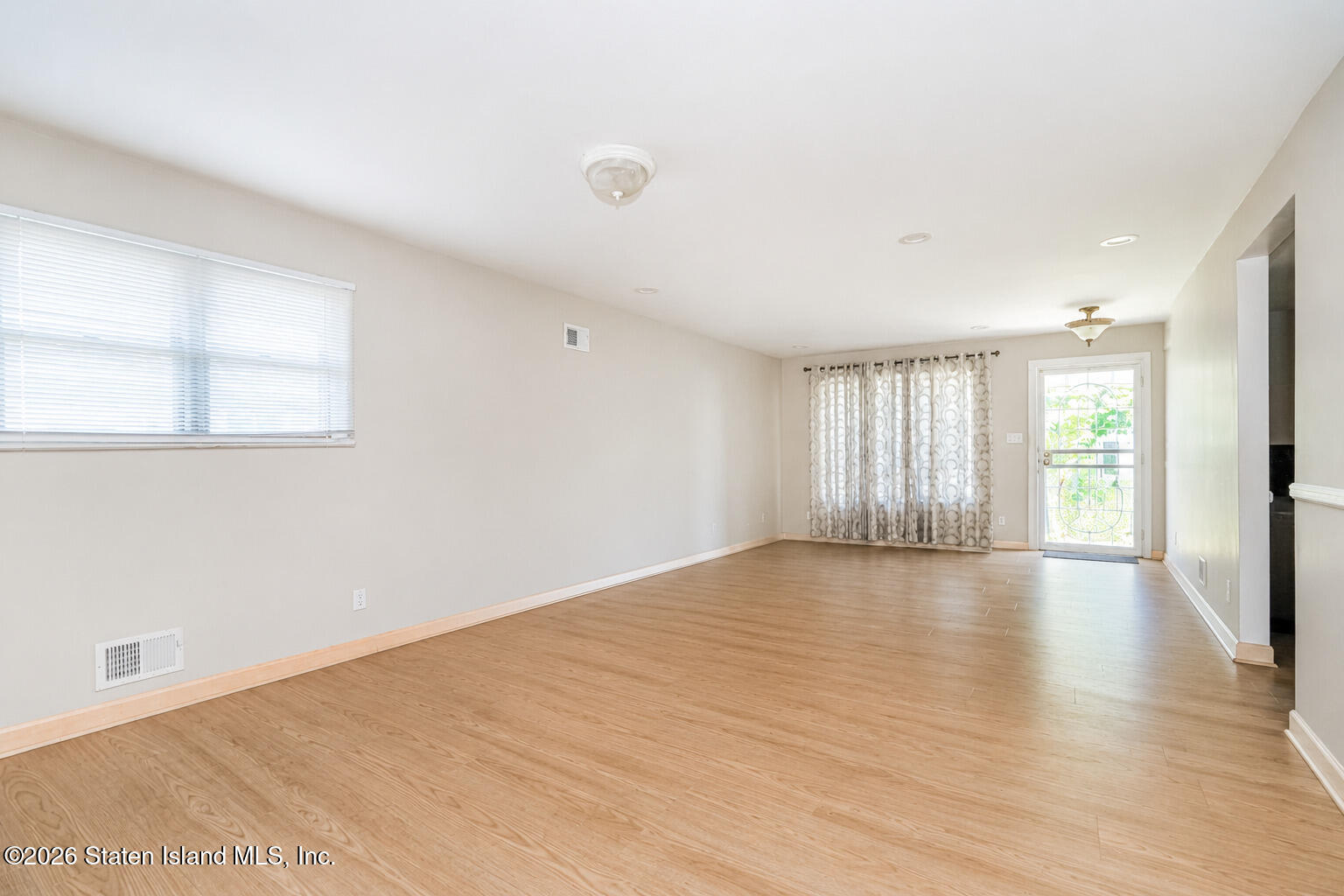 826 Lamont Avenue Image 3