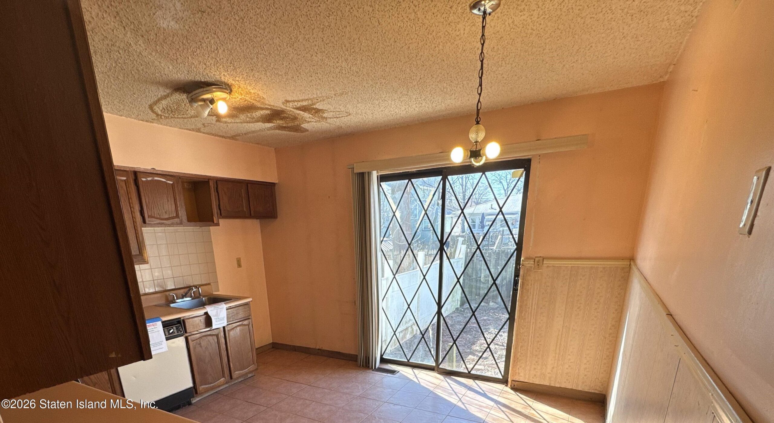98 Lake Avenue Image 4
