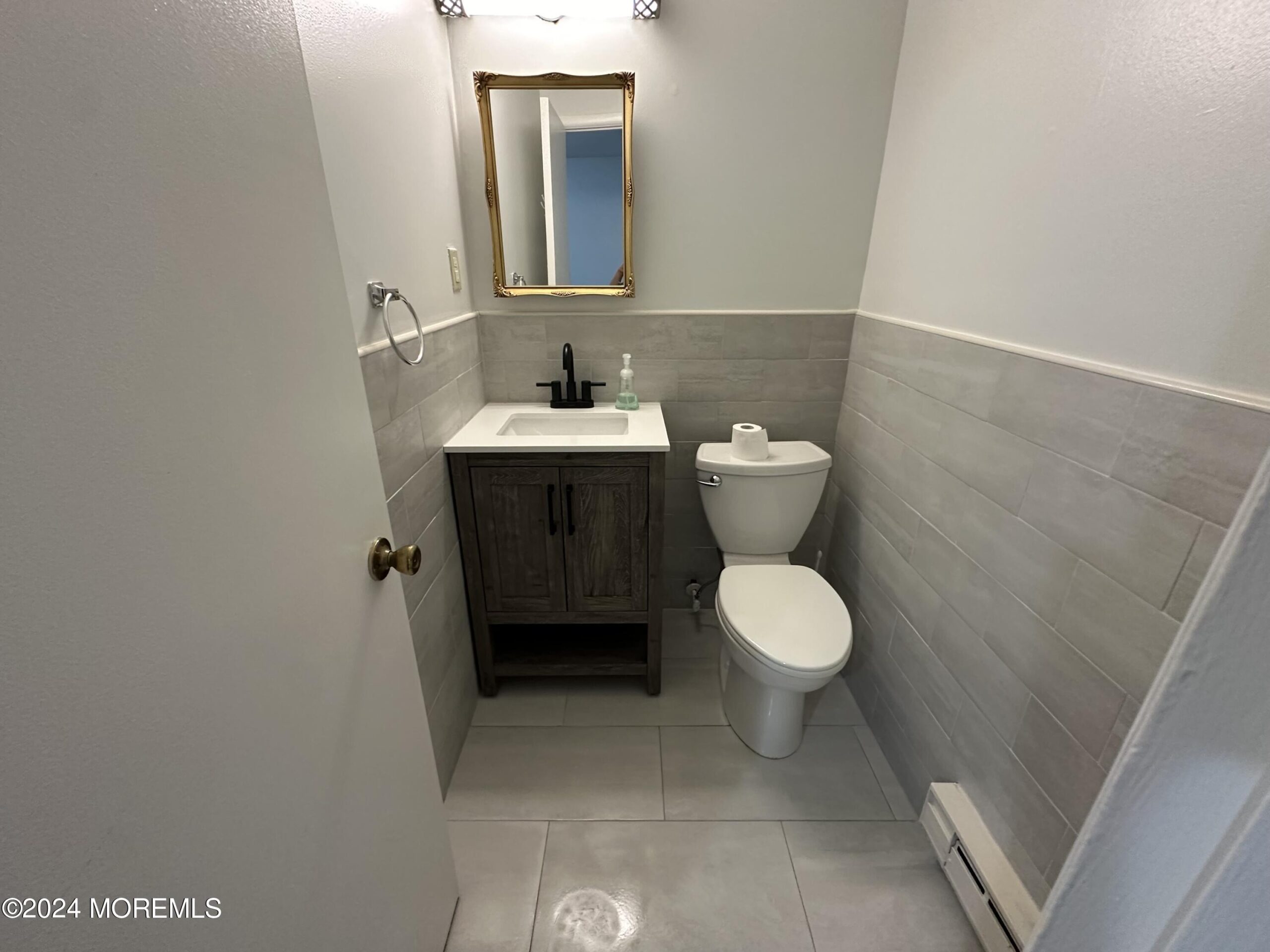 120 Amberly Drive B Image 3