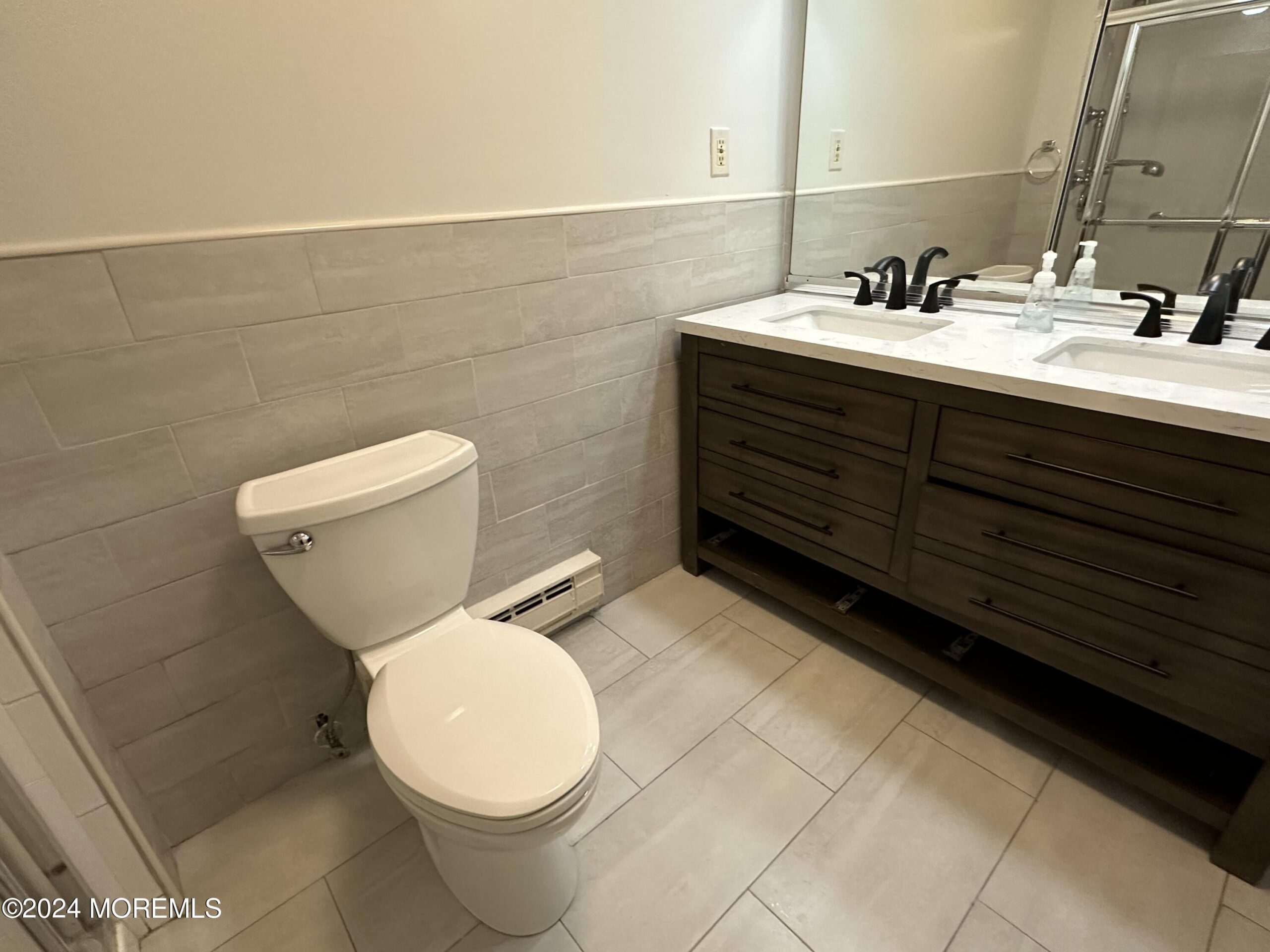 120 Amberly Drive B Image 5