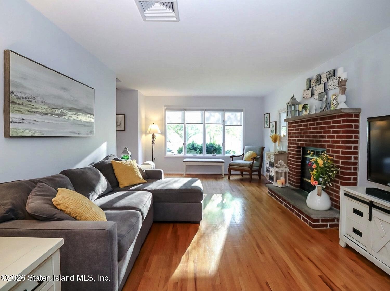 294 Chelsea Street Image 5