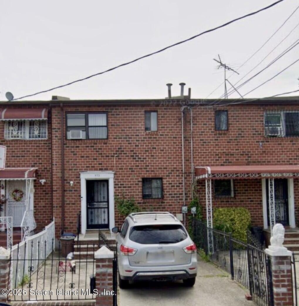 573 Schenck Avenue Image 2