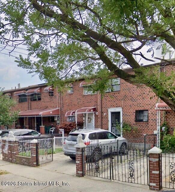 573 Schenck Avenue Image 3