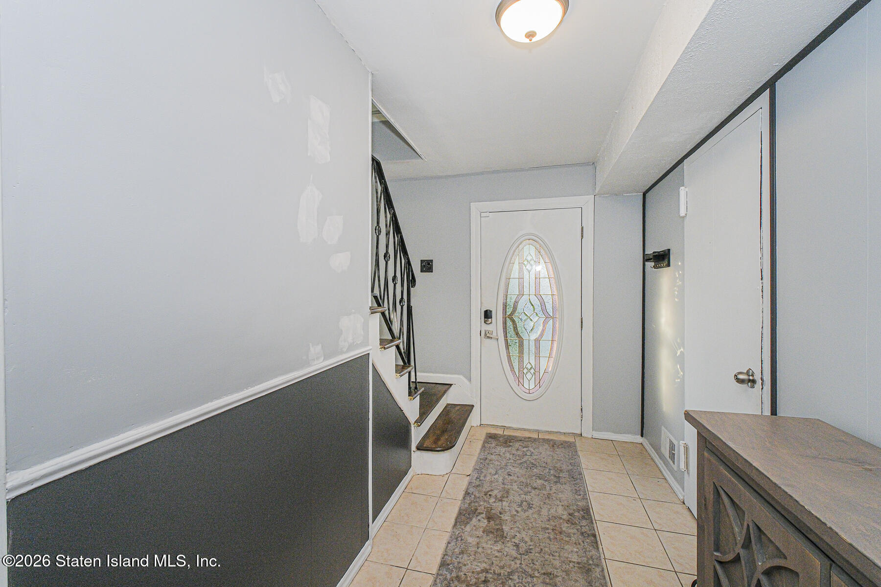61 Middle Loop Road Image 1