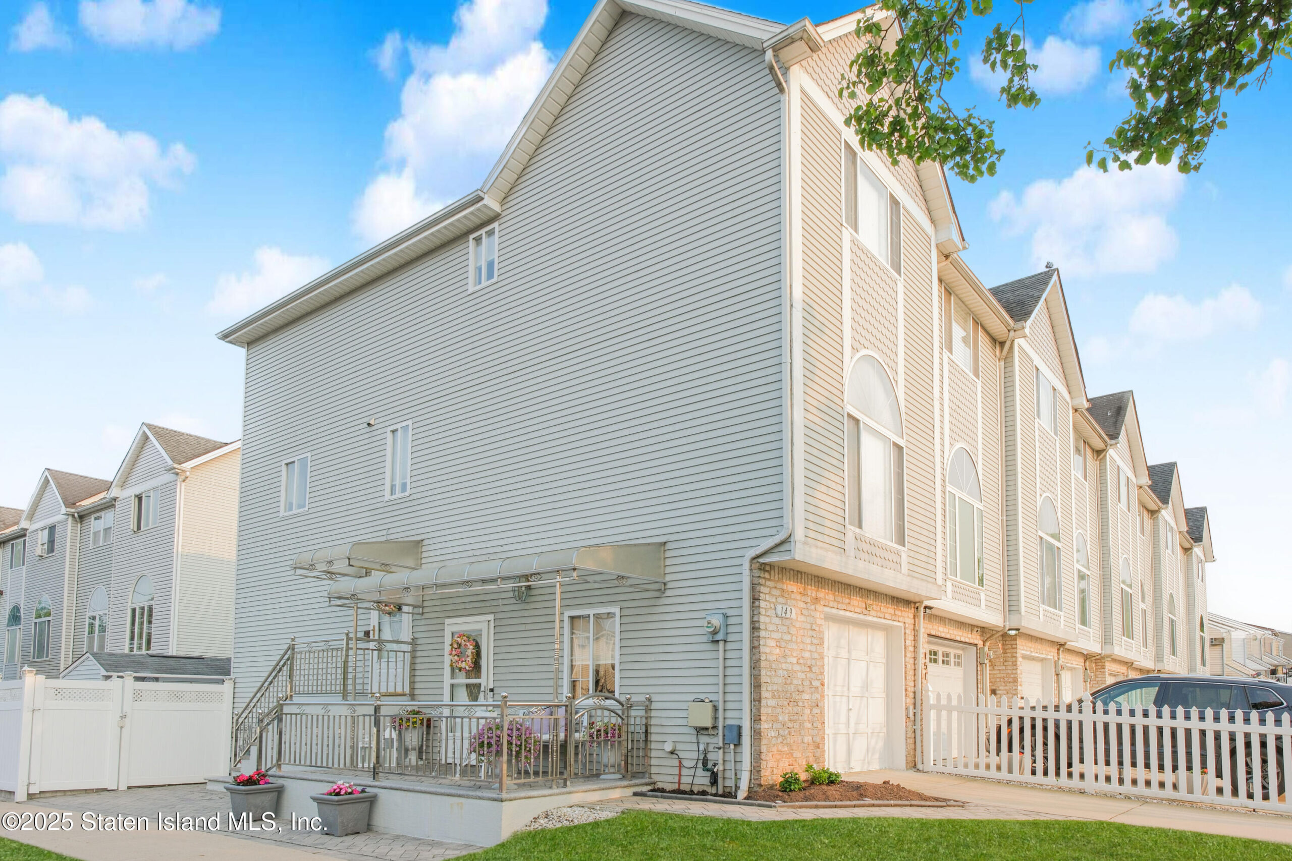 149 Crossfield Avenue Image 2
