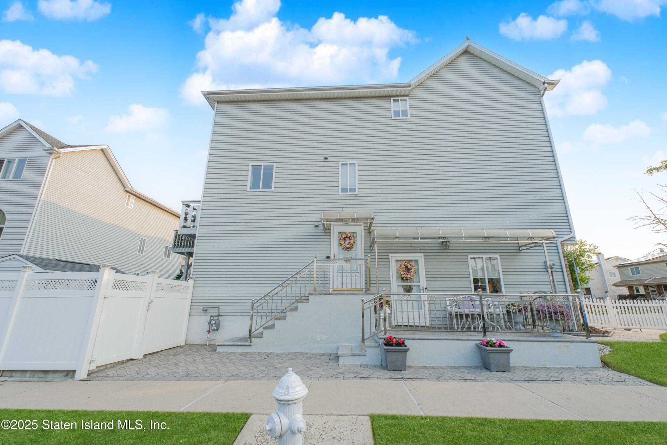 149 Crossfield Avenue Image 1