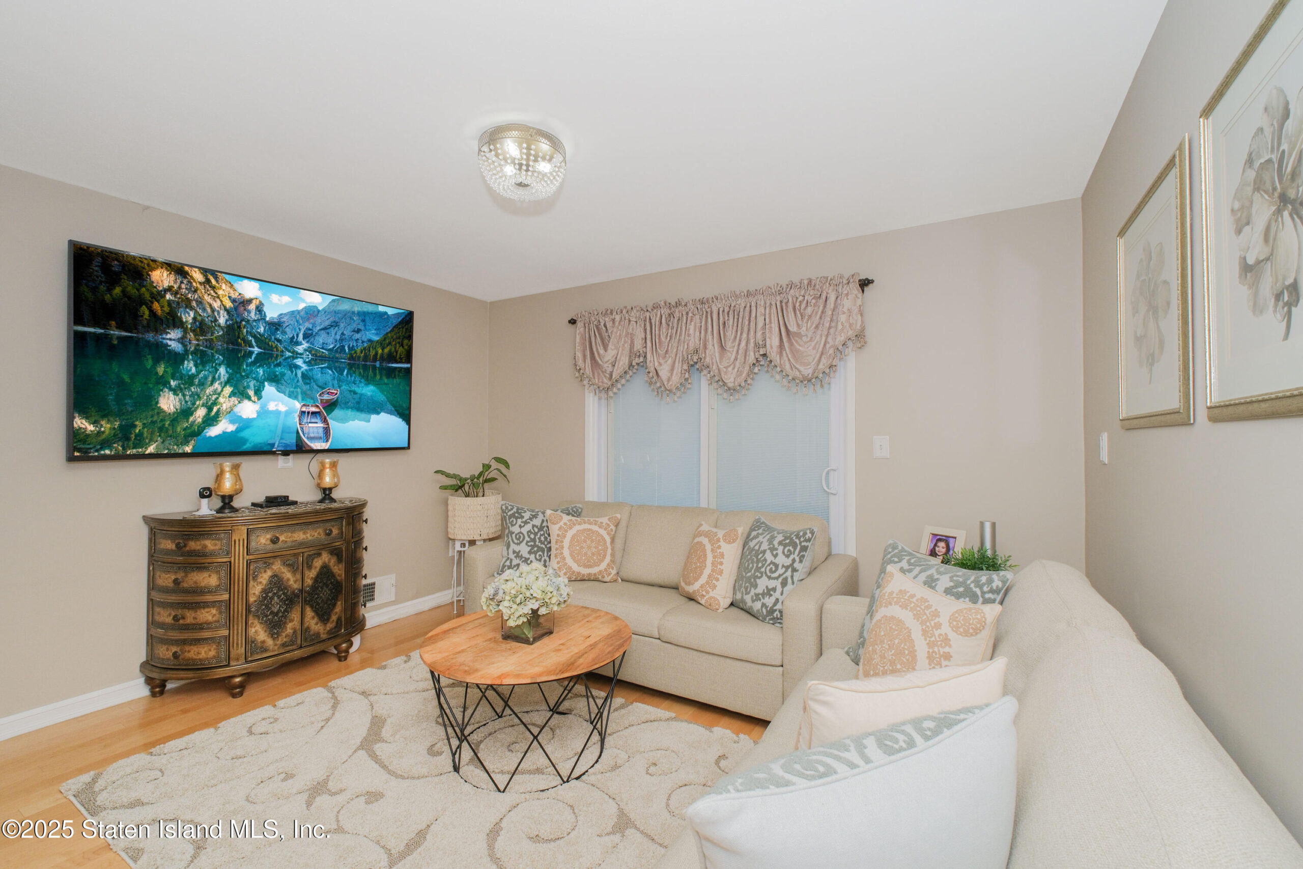 149 Crossfield Avenue Image 5
