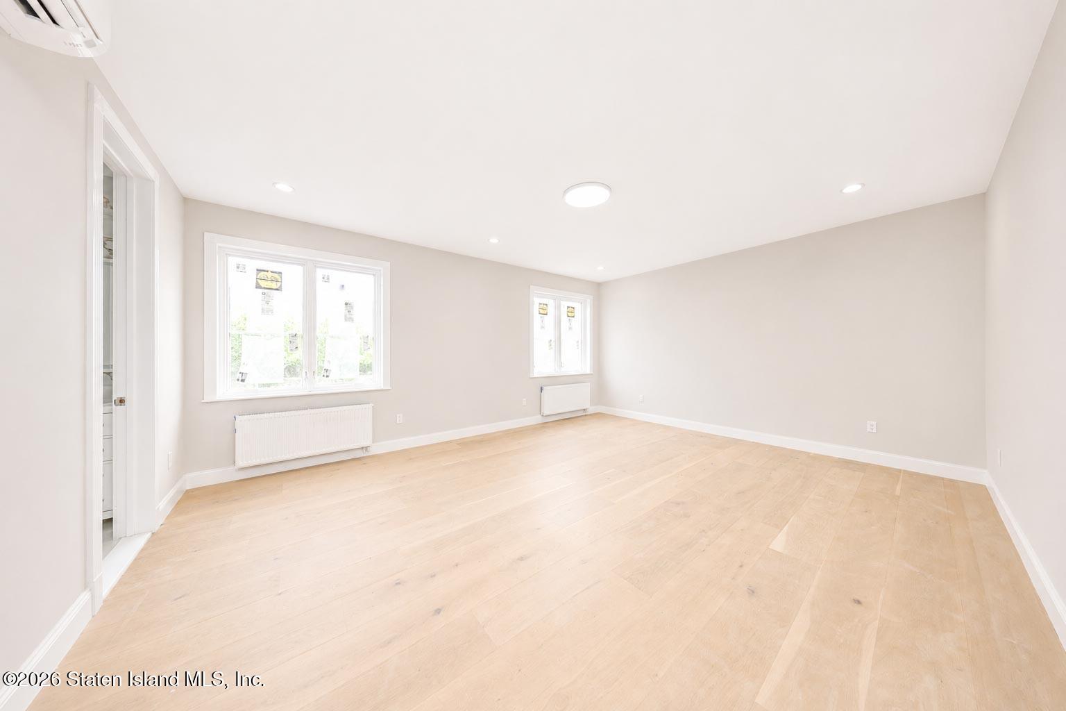 544 Falcon Avenue Image 4