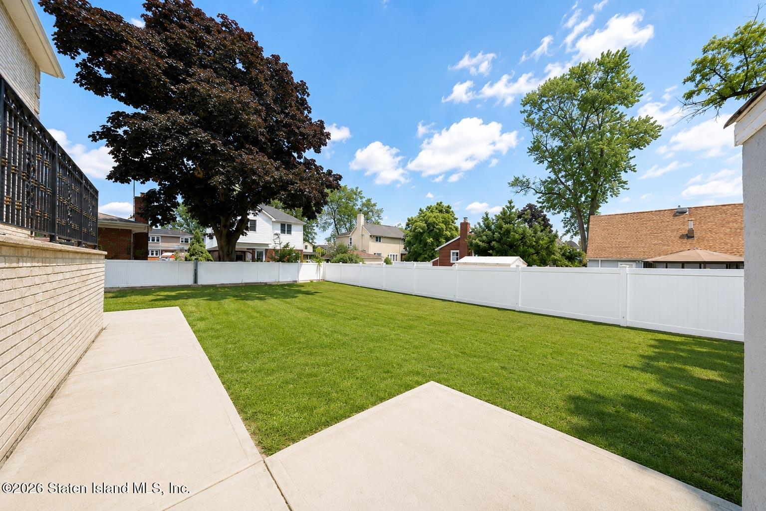 544 Falcon Avenue Image 2