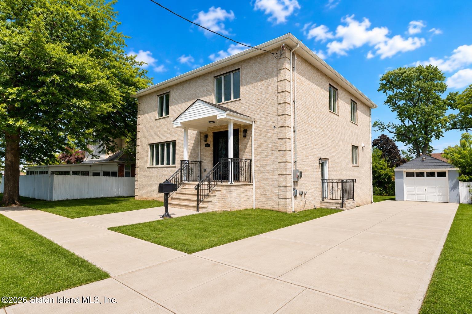 544 Falcon Avenue Image 1