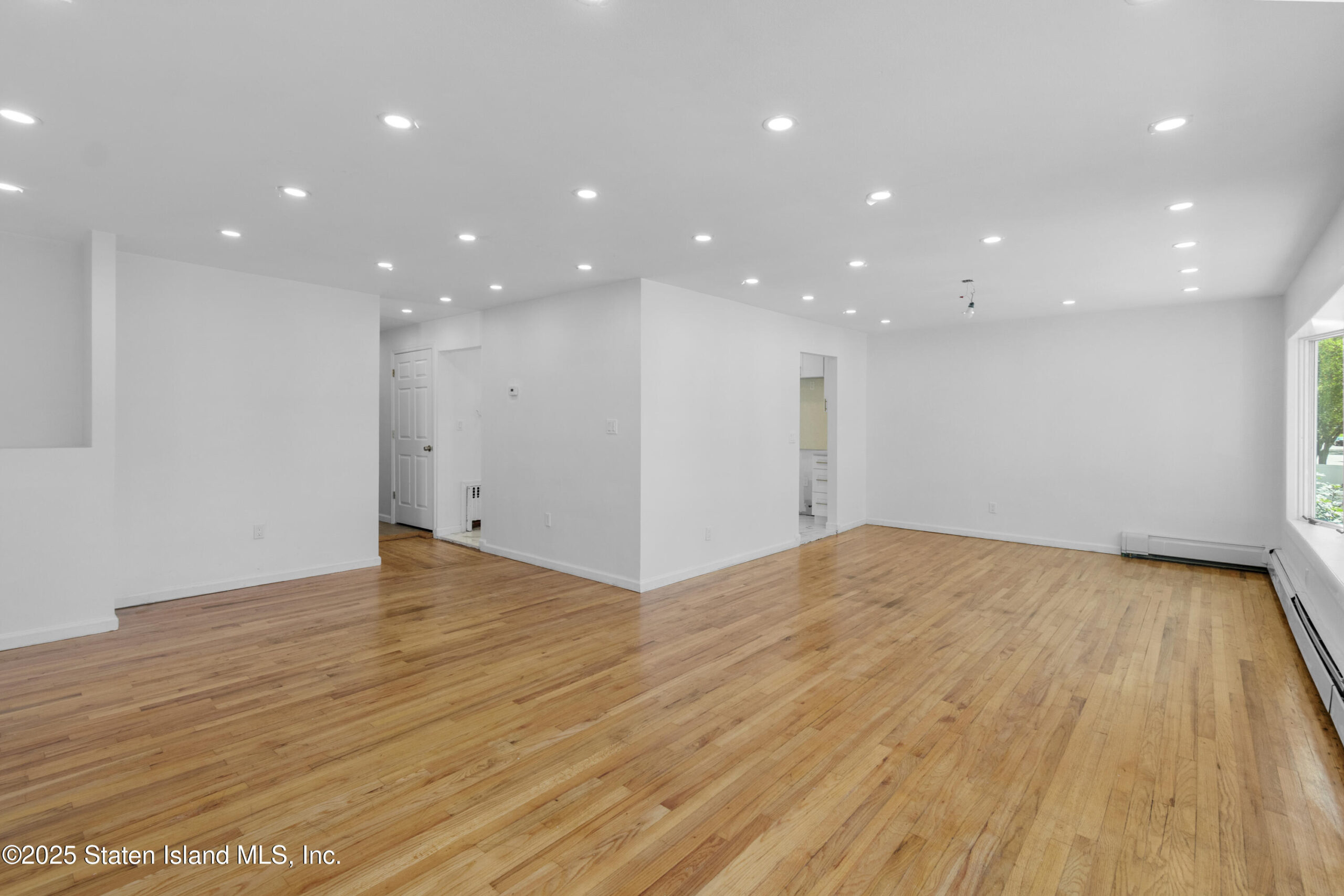 75 Muller Avenue Image 4