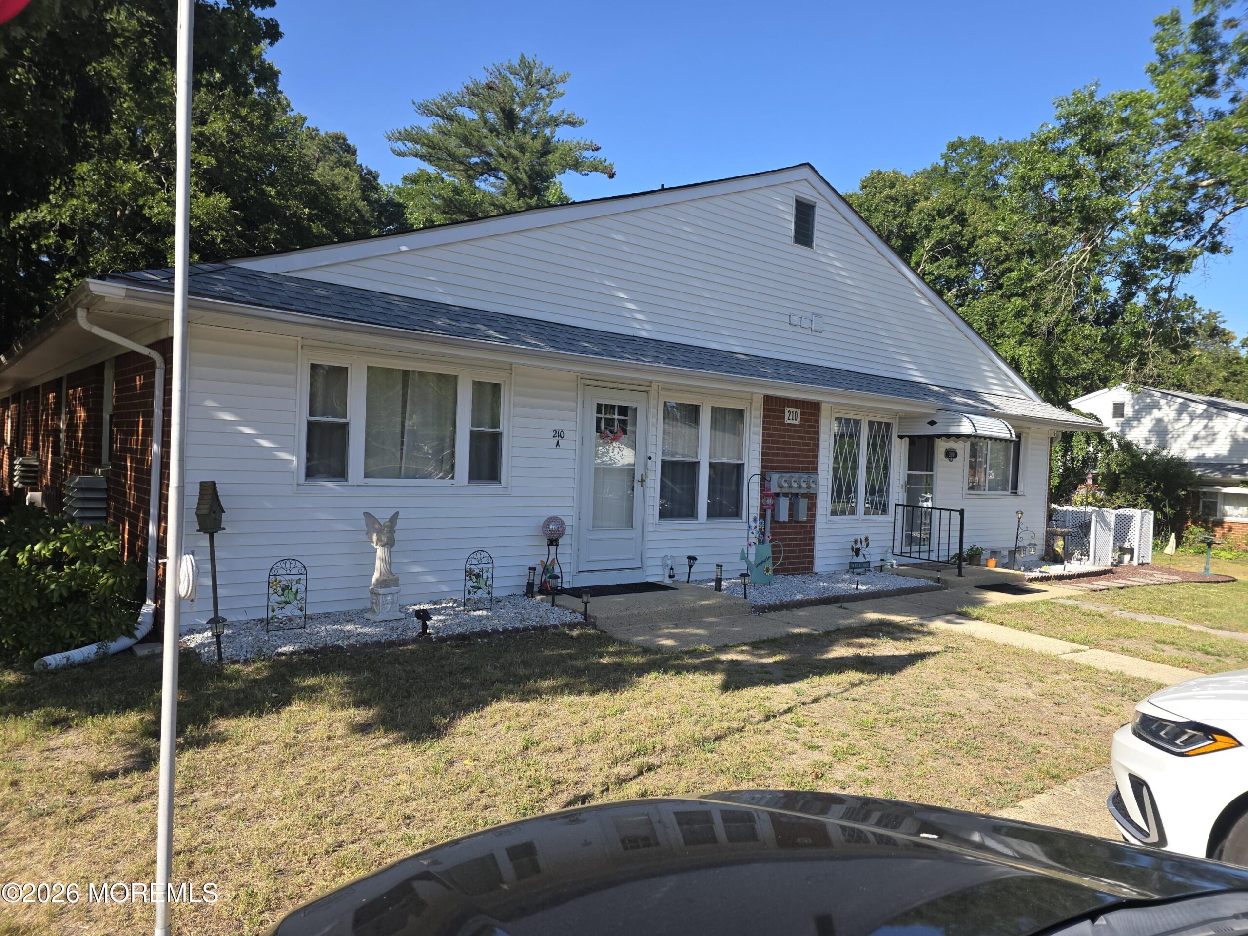 210 Laurel Place Image 1