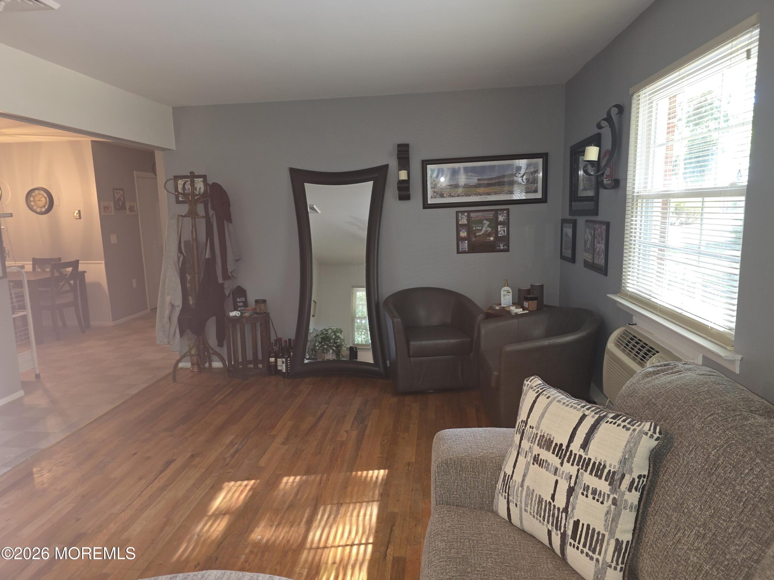 210 Laurel Place Image 3