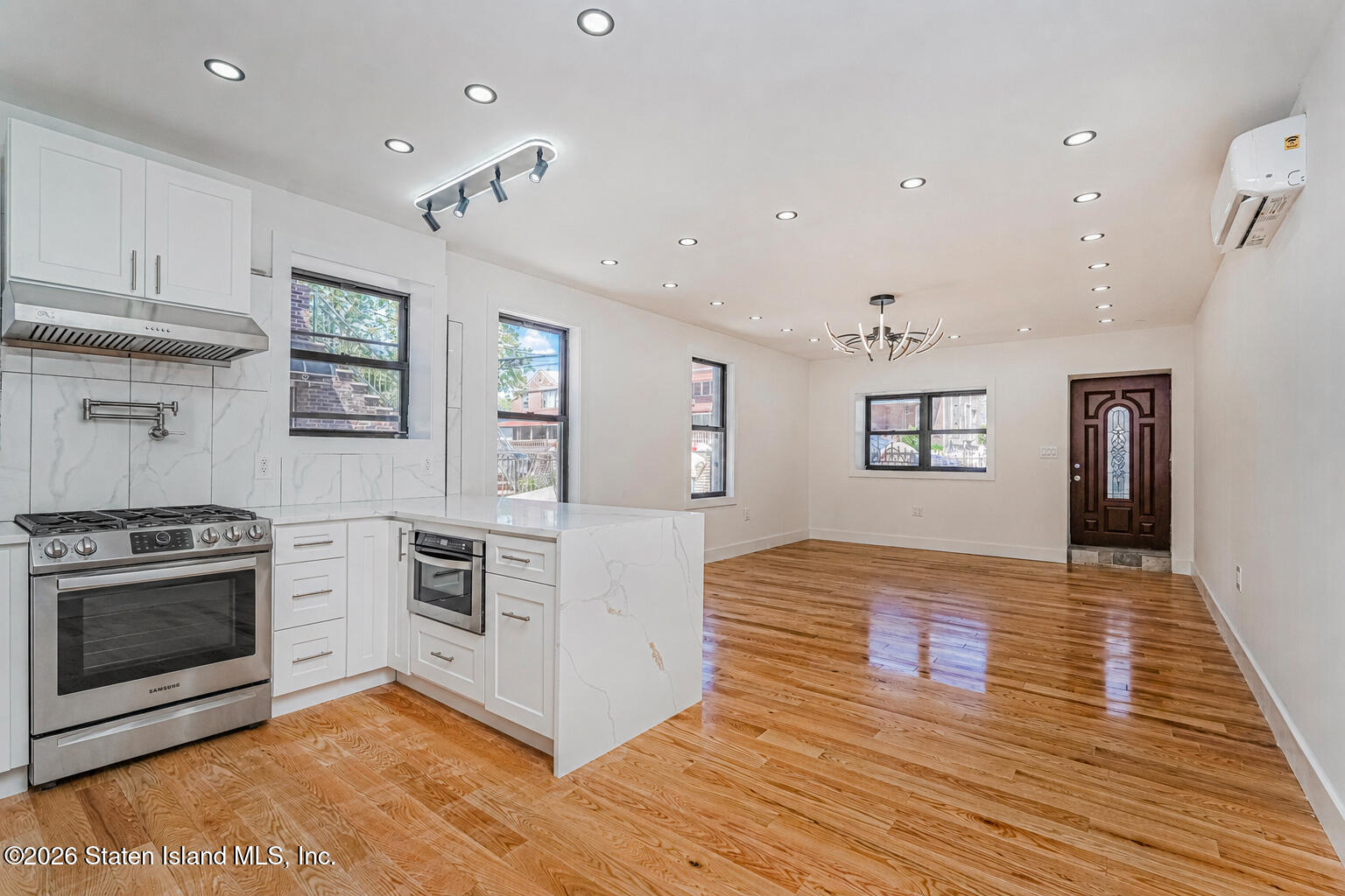 994 E 54th Street Image 3