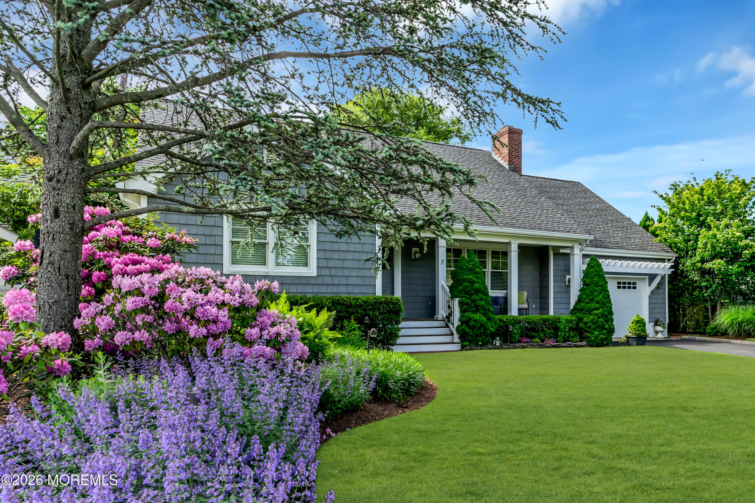 5 4th Avenue Image 3