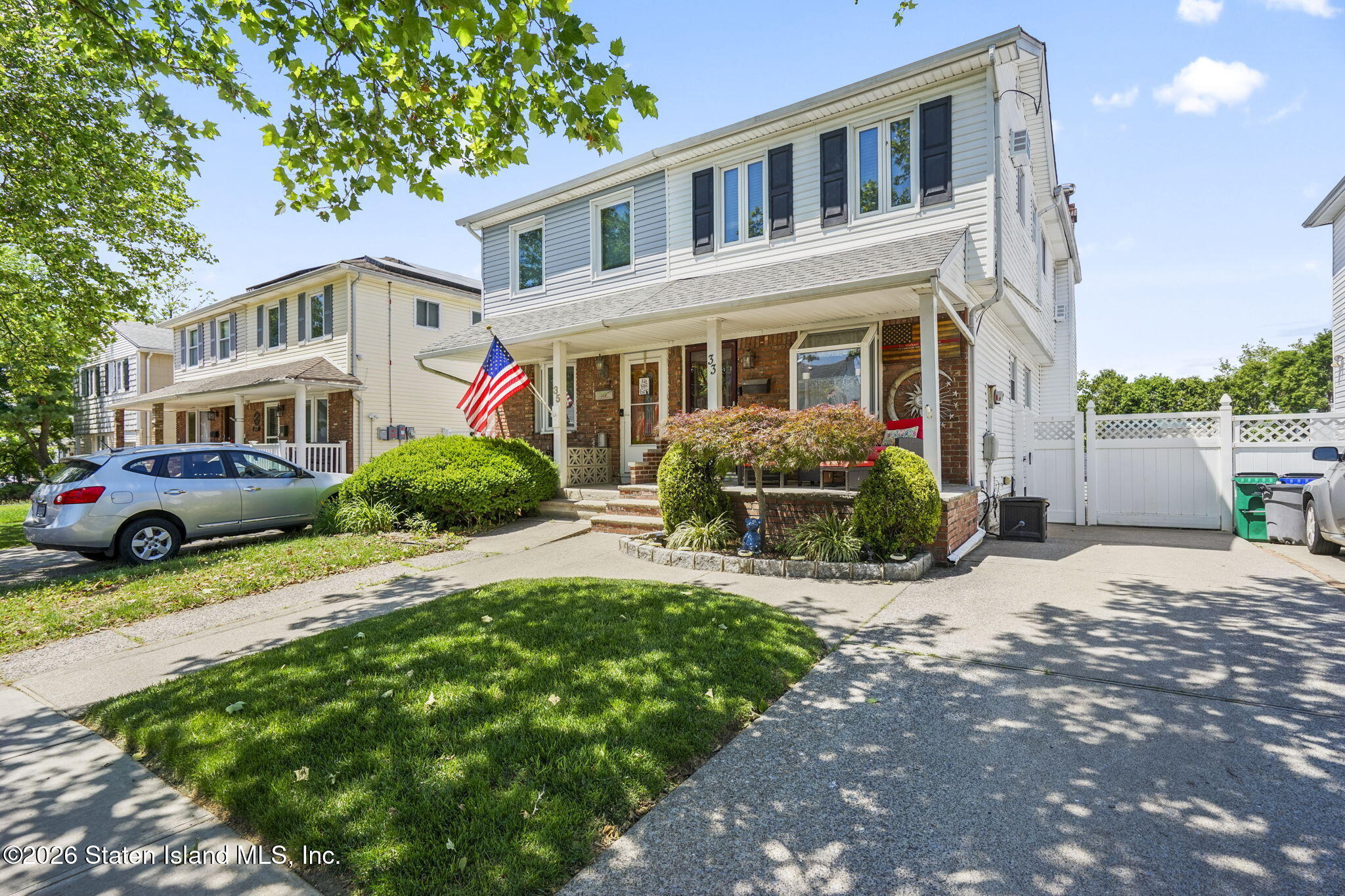 33 Middle Loop Road Image 3