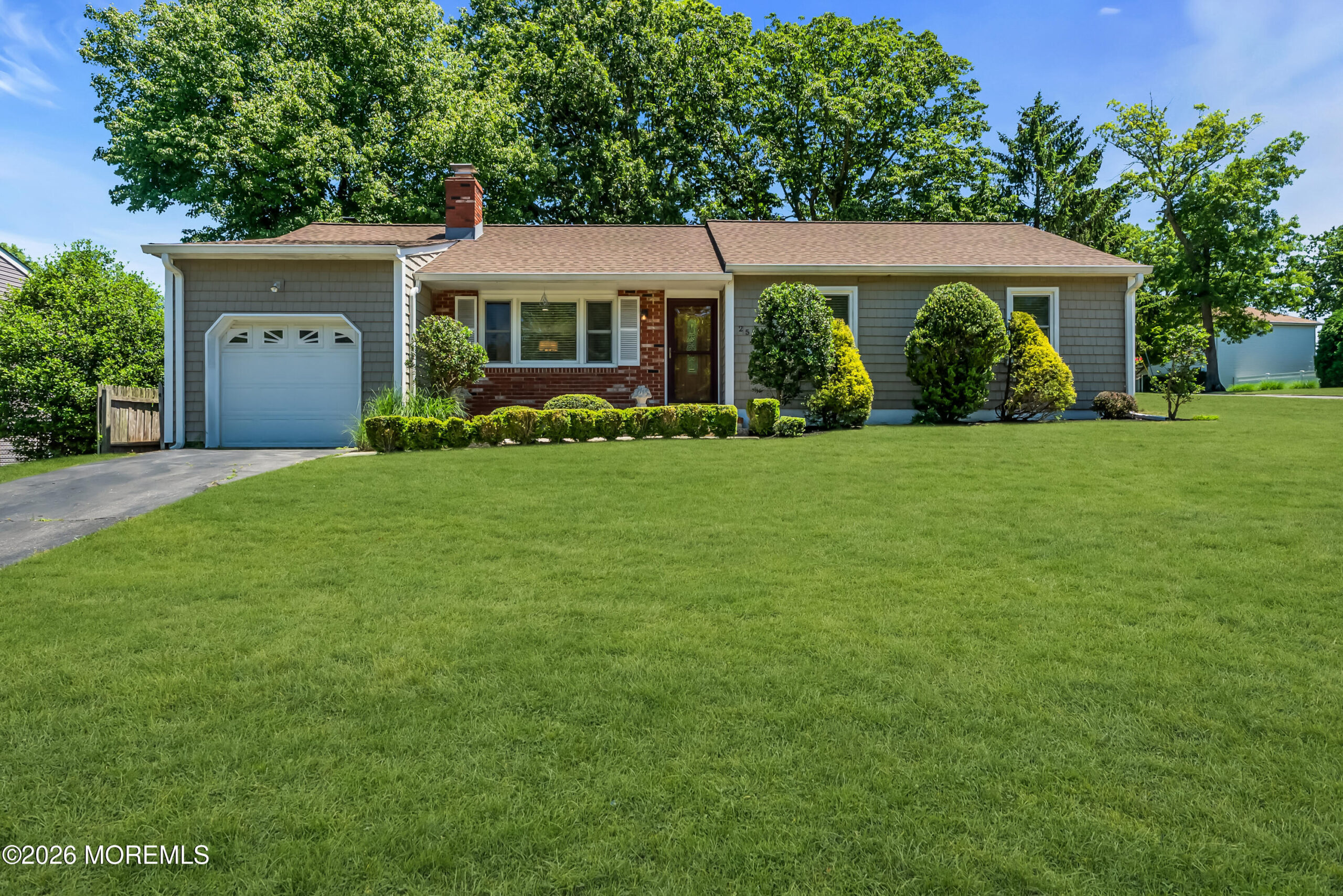 2558 Stearns Drive Image 1
