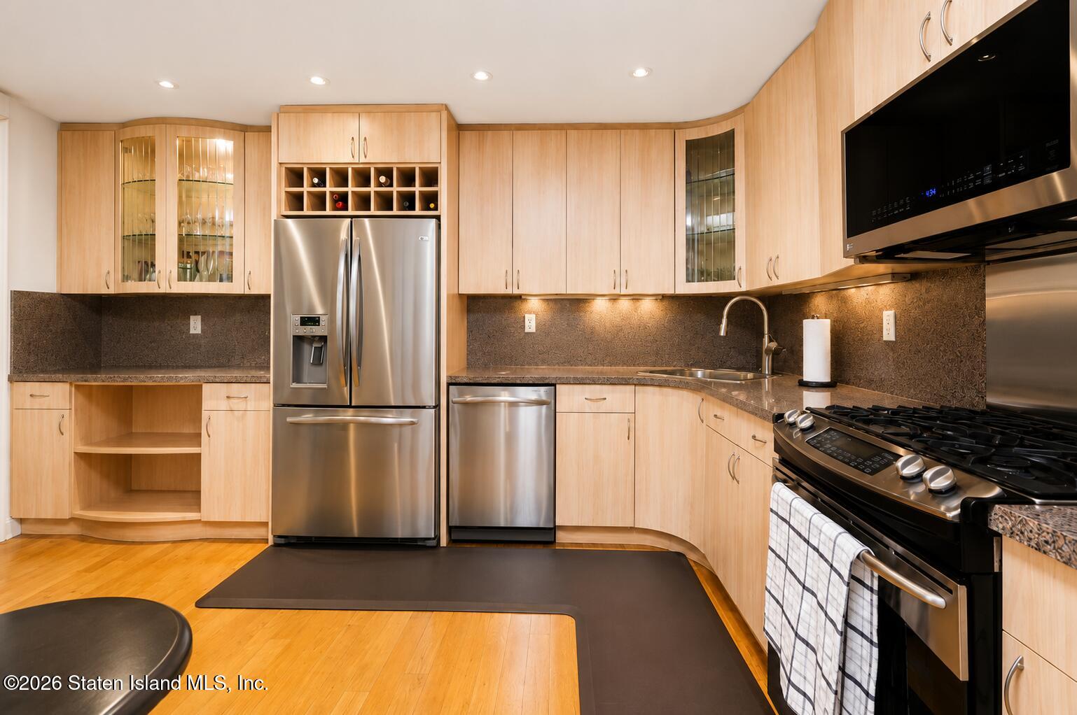 27 Sandy Lane, Staten Island, NY, 10307 image 13