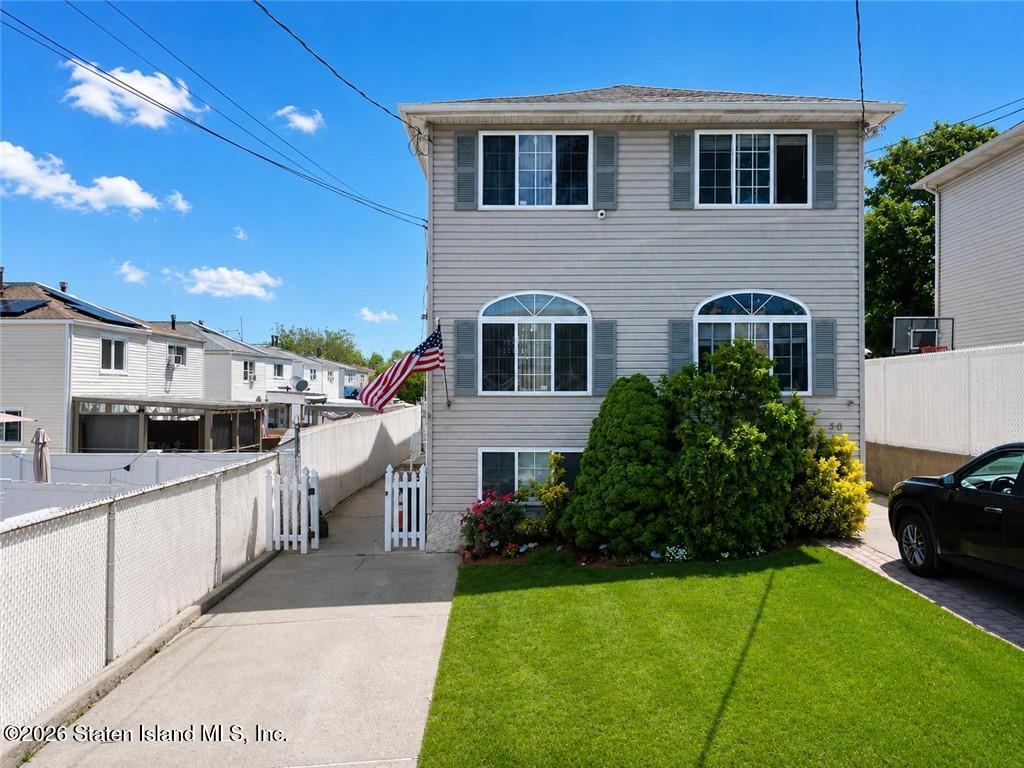 32 Franklin Place Image 1