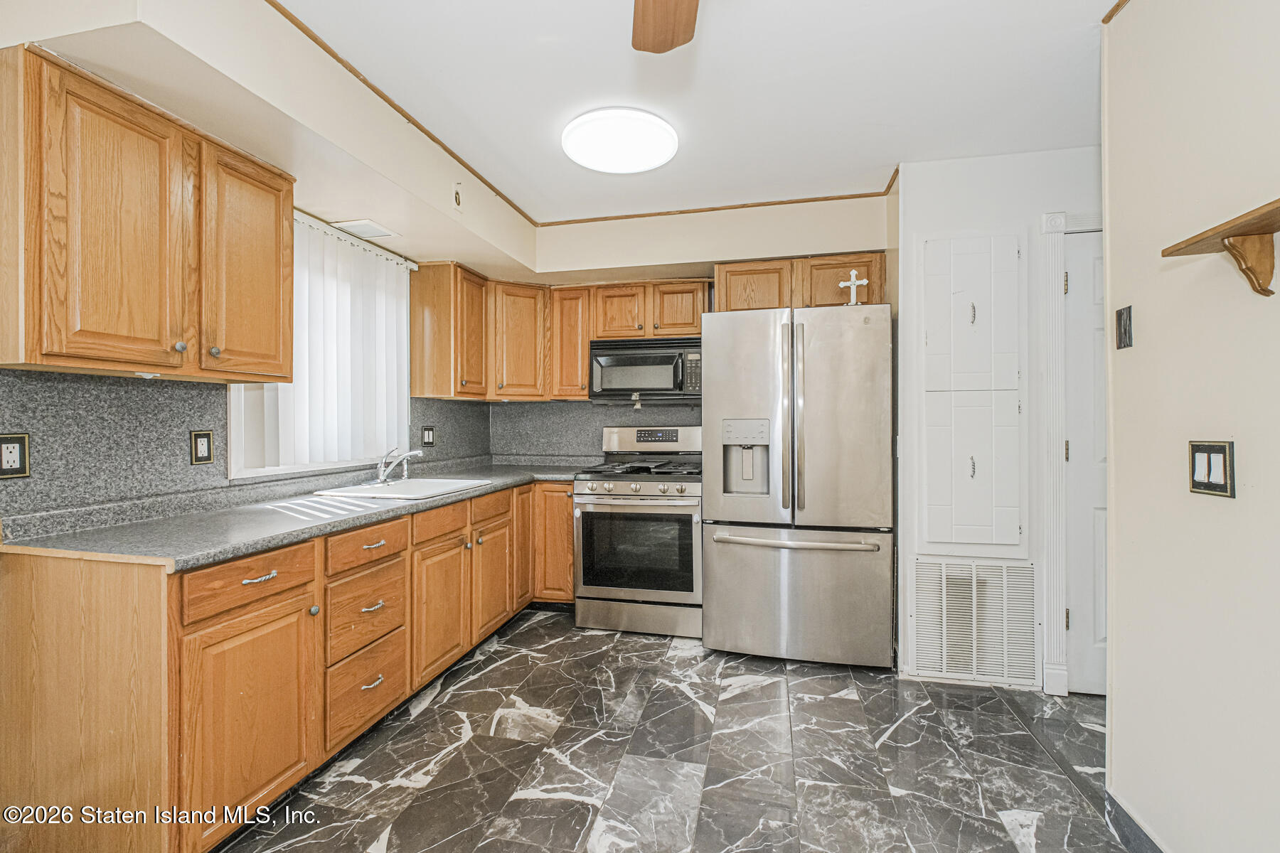 237 Brookfield Avenue Image 5