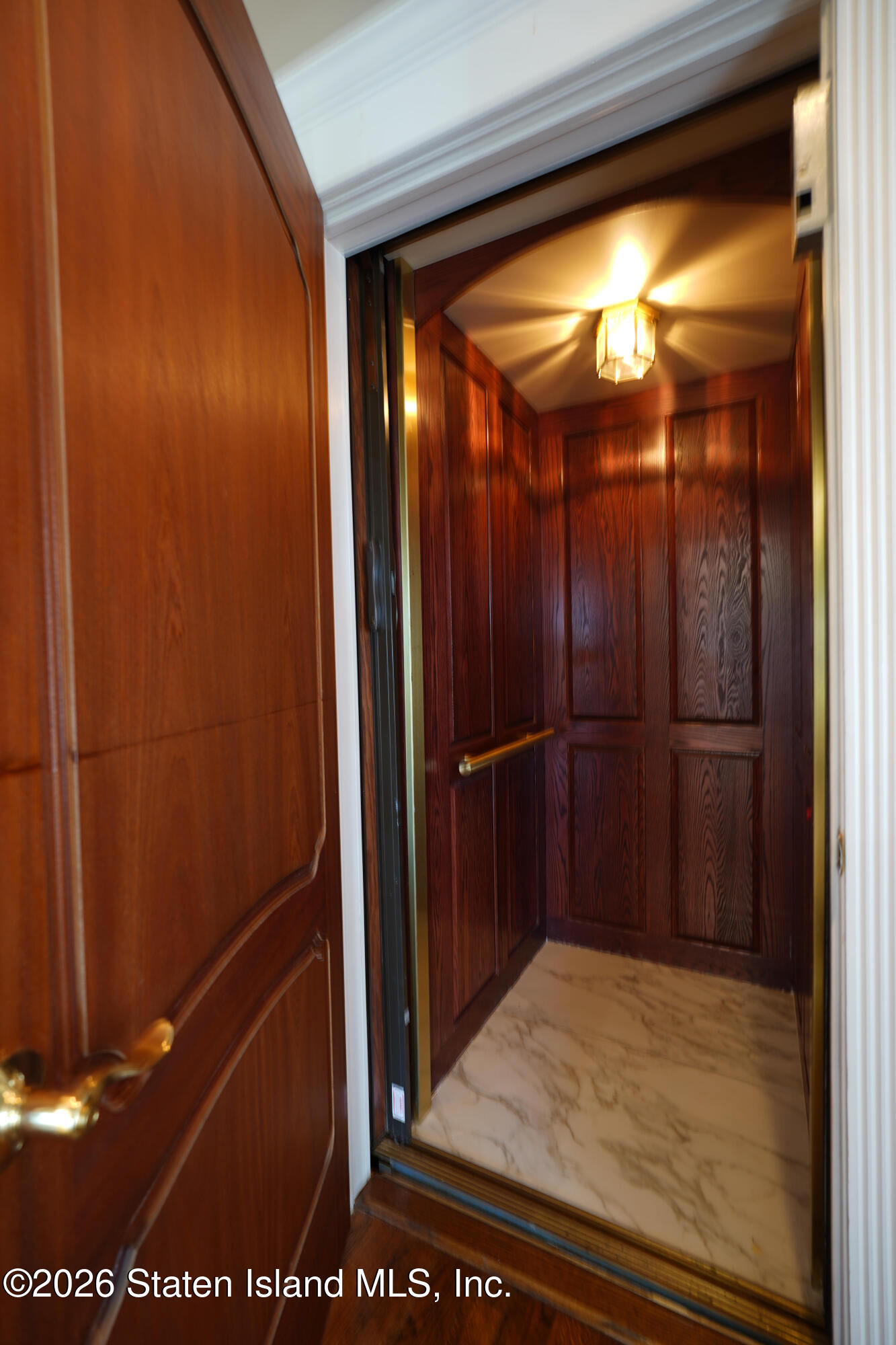 198 Flagg Place Image 5
