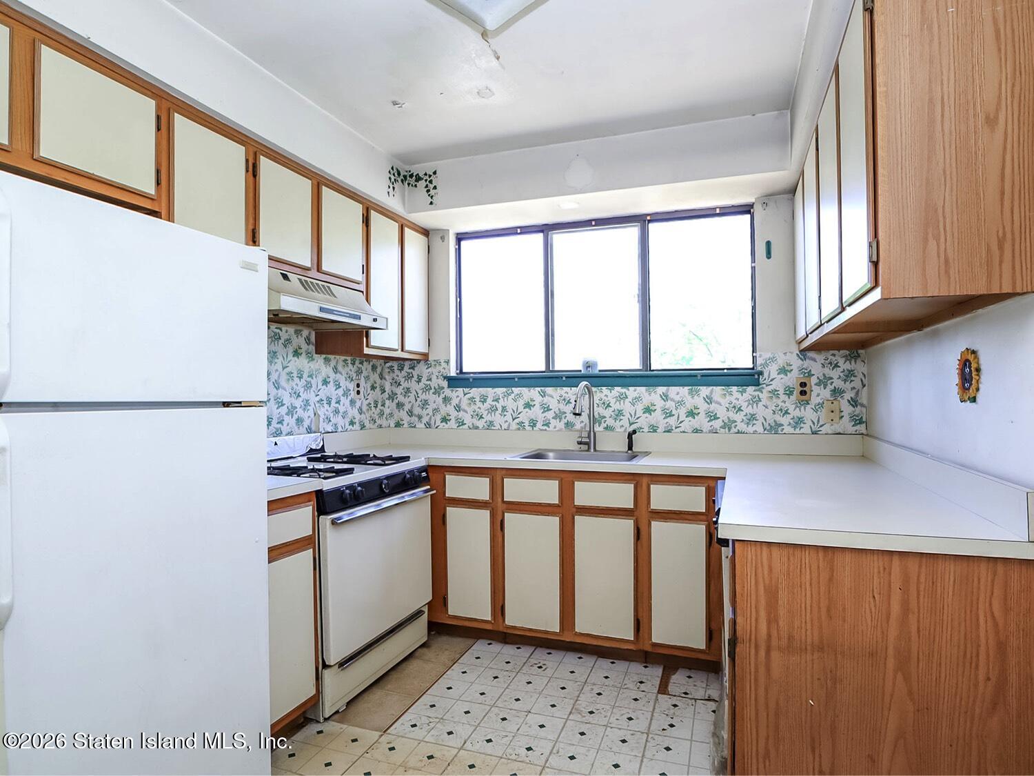 81 Robinson Avenue, Staten Island, NY, 10312 image 16