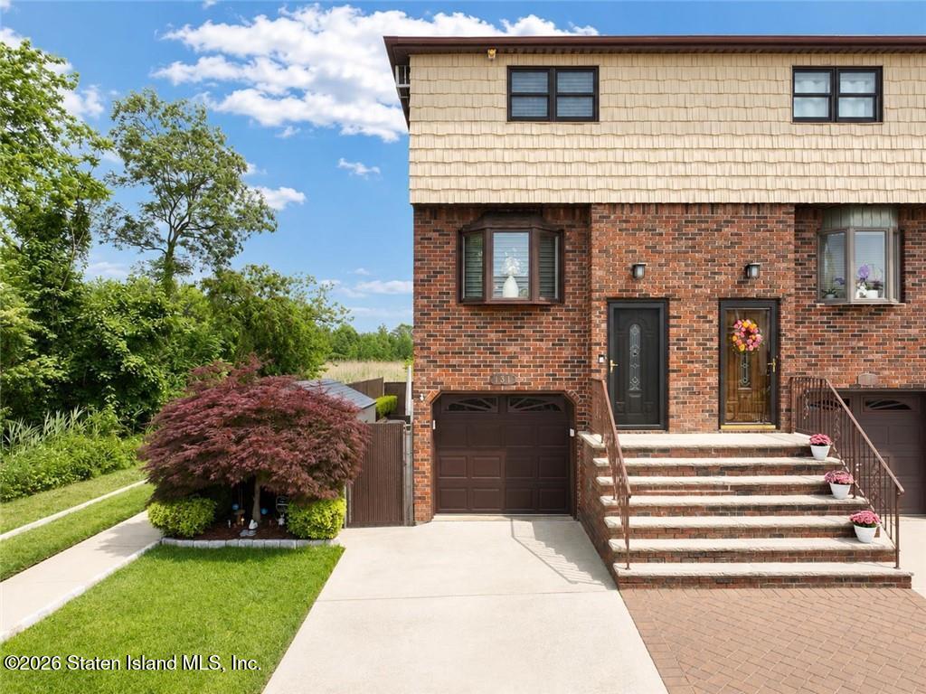 131 Brook Avenue Image 1