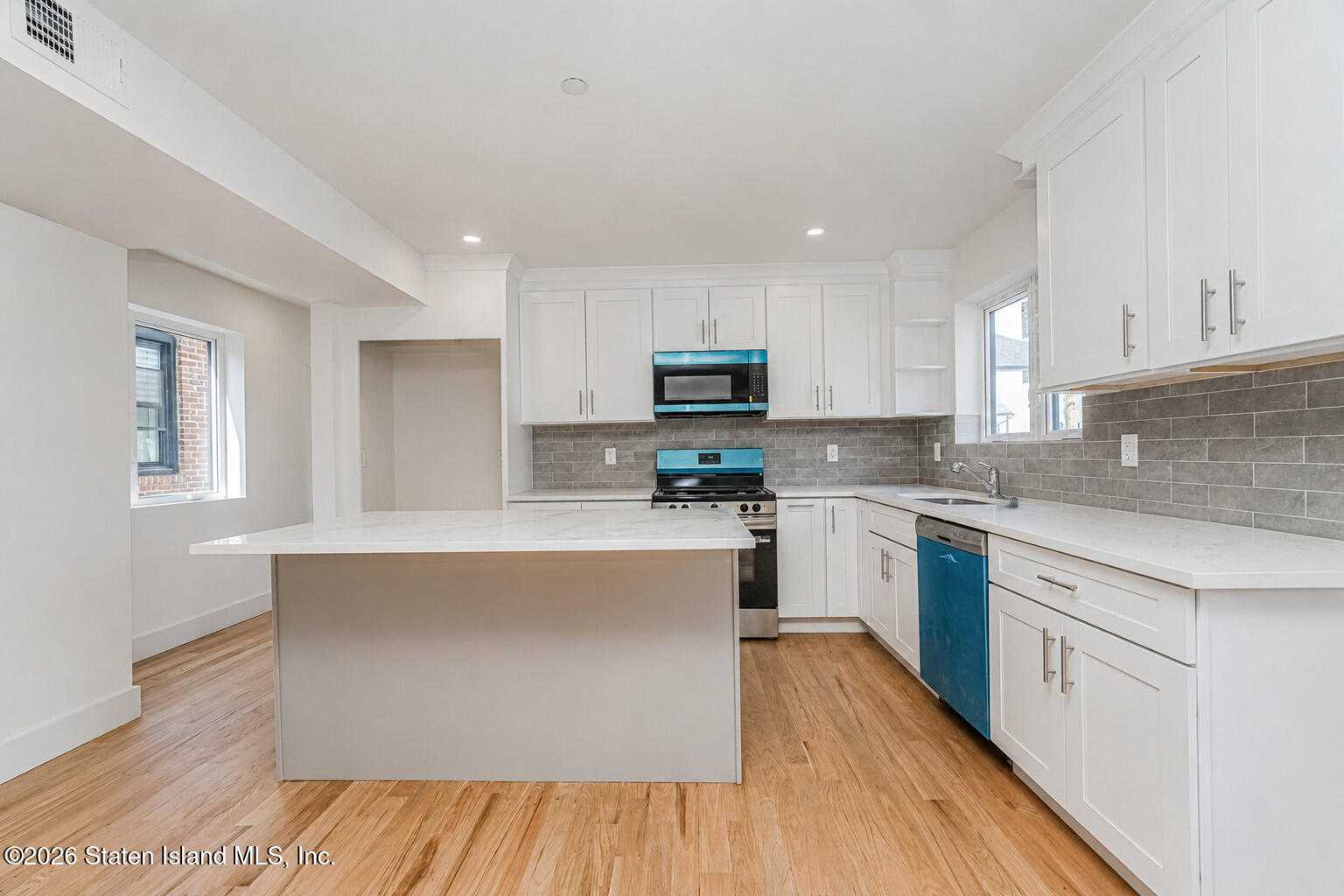 339 Mallory Avenue Image 4