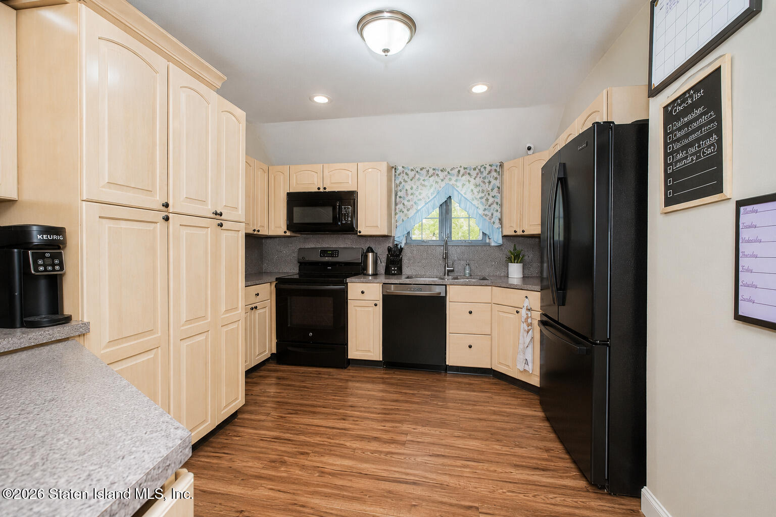 4 Behan Ct, Staten Island, NY, 10306 image 19