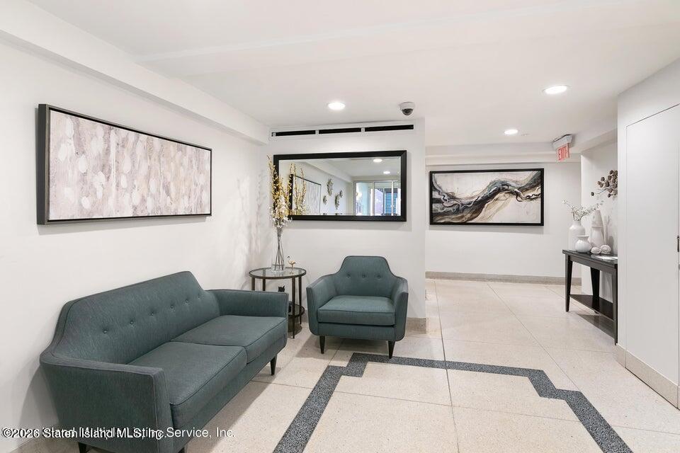 210 E 36th Street 4g Image 4
