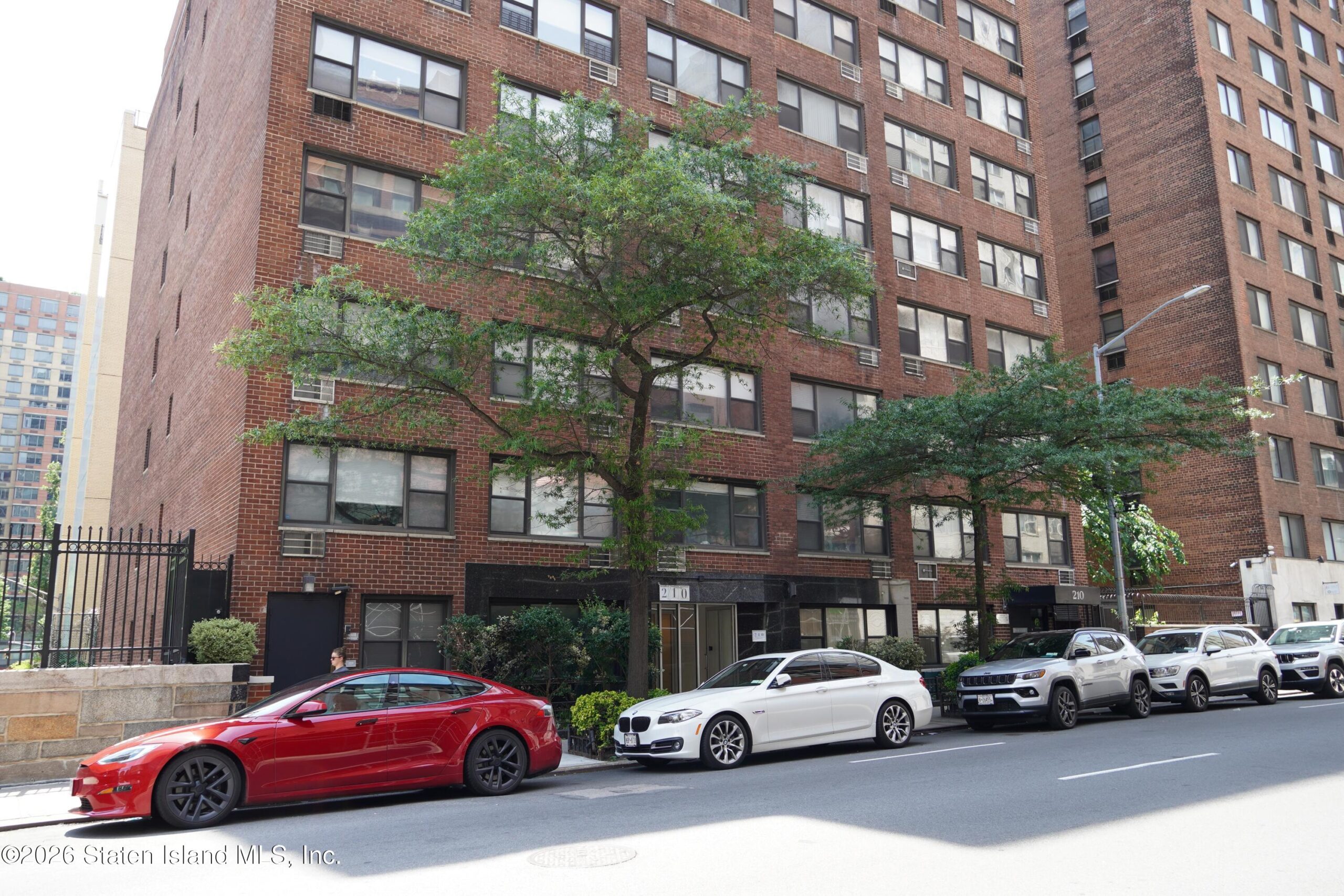 210 E 36th Street 4g Image 2