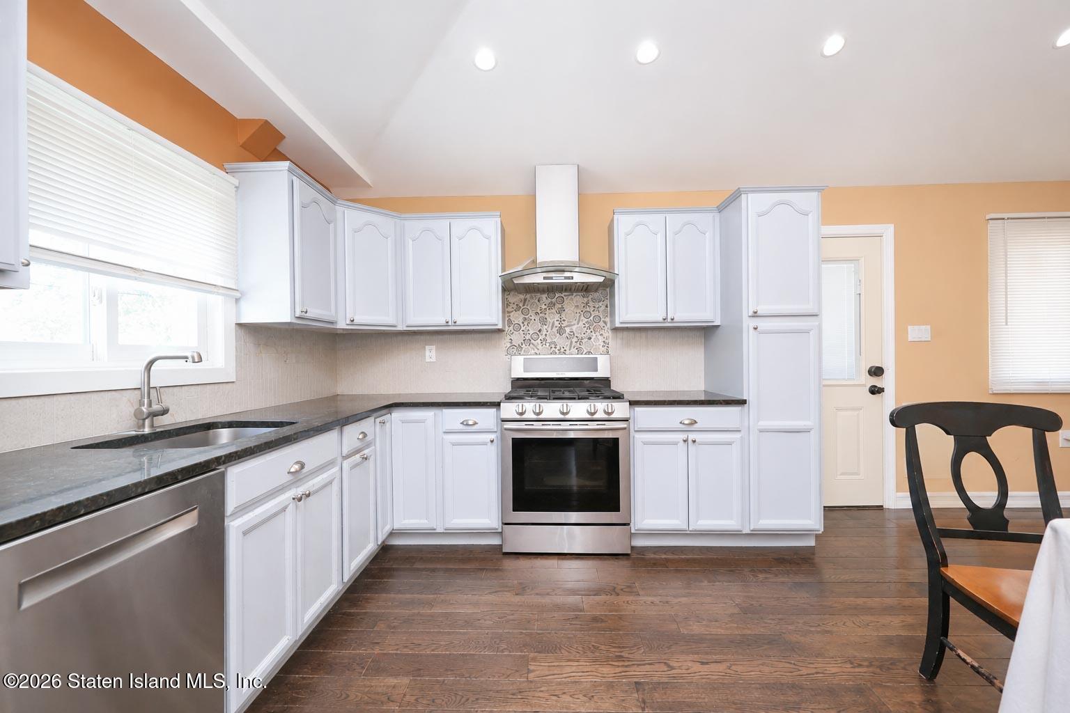 407 Stoneham Street, Staten Island, NY, 10306 image 9