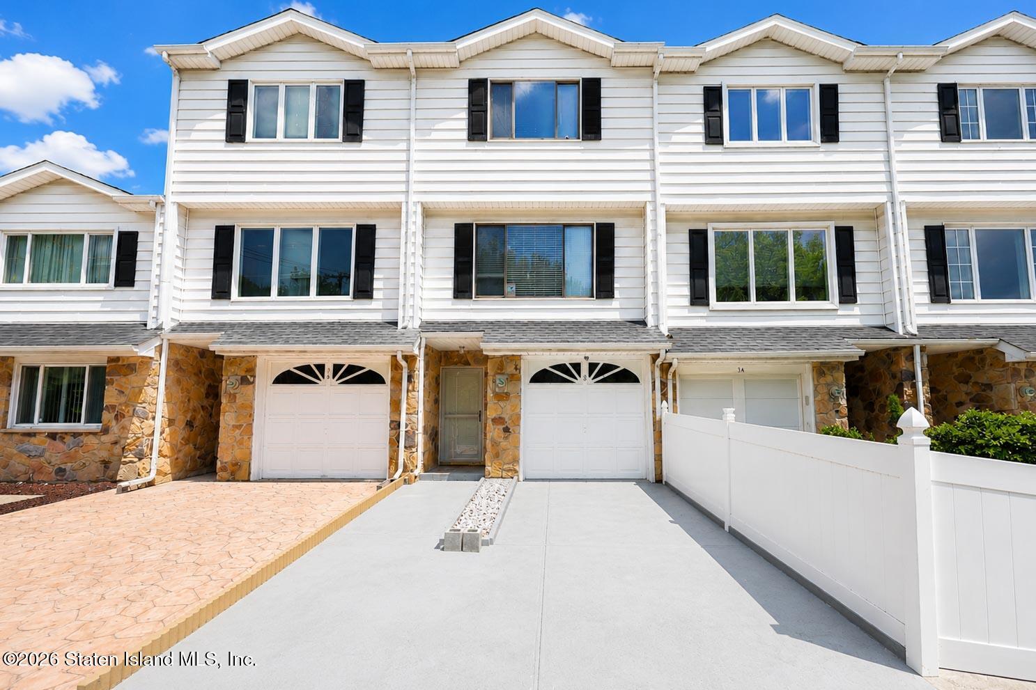 3 Carlyle Green, Staten Island, NY, 10312
