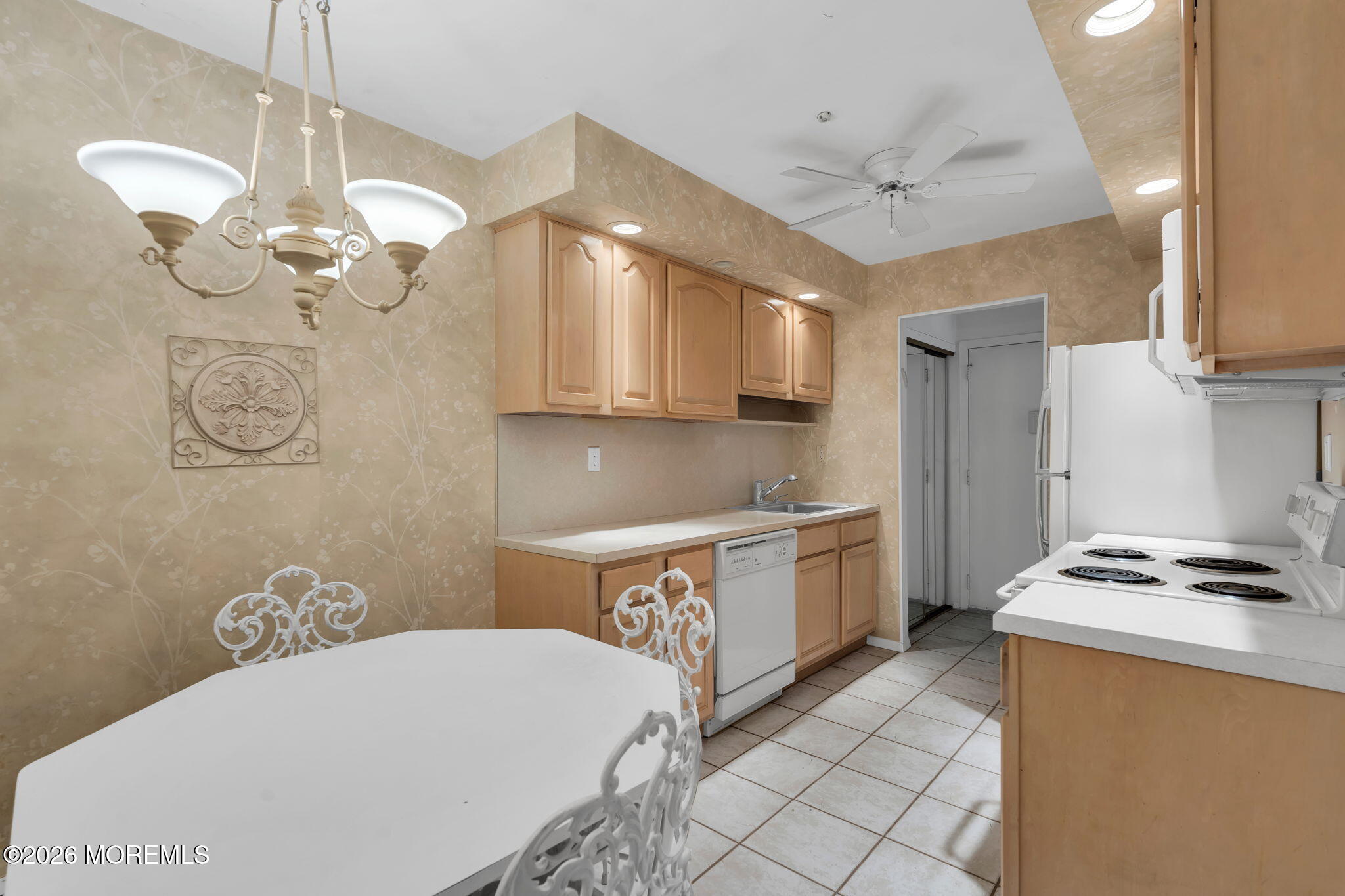 33 Meadow Green Circle A, Manalapan, NJ, 07726 image 9