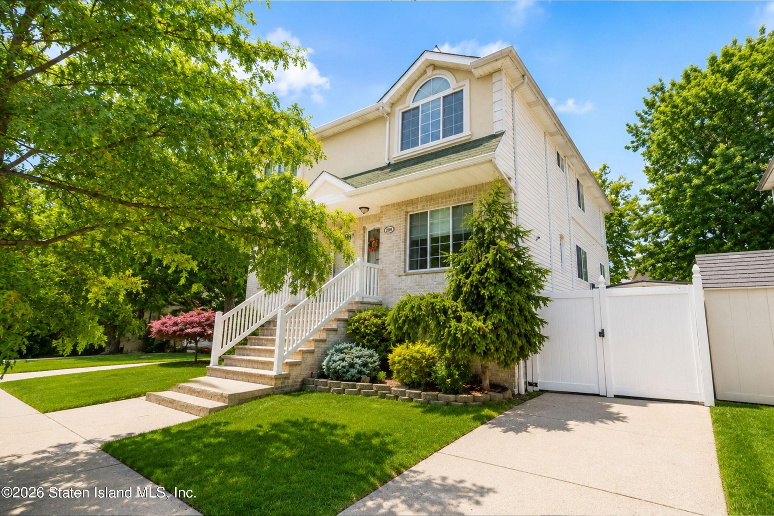 209 Sommer Avenue Image 1