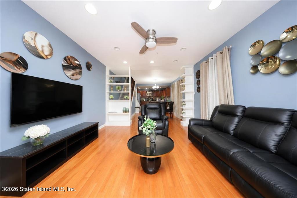 4102 Avenue Image 4