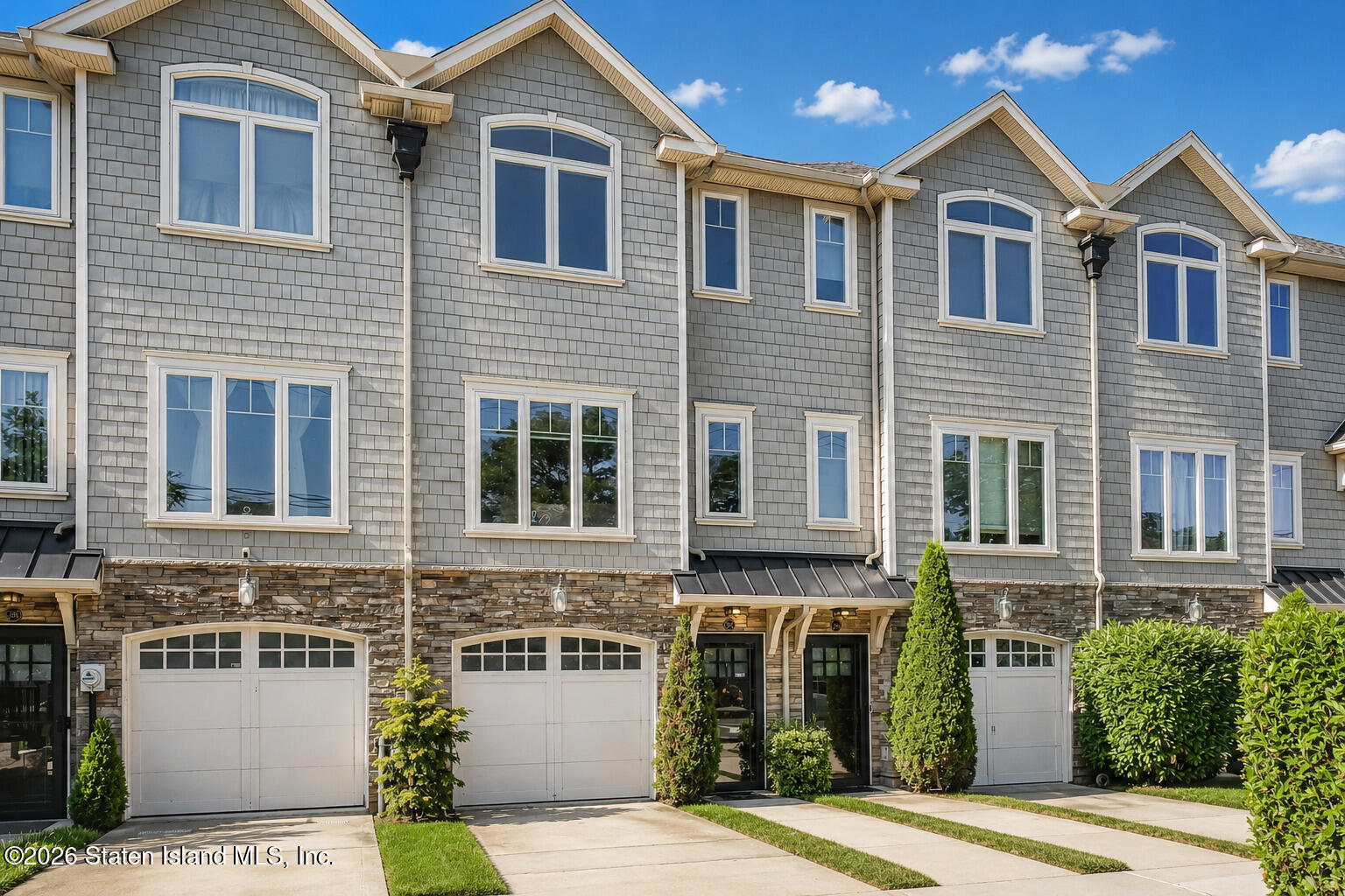 300 Lamberts Lane Image 1