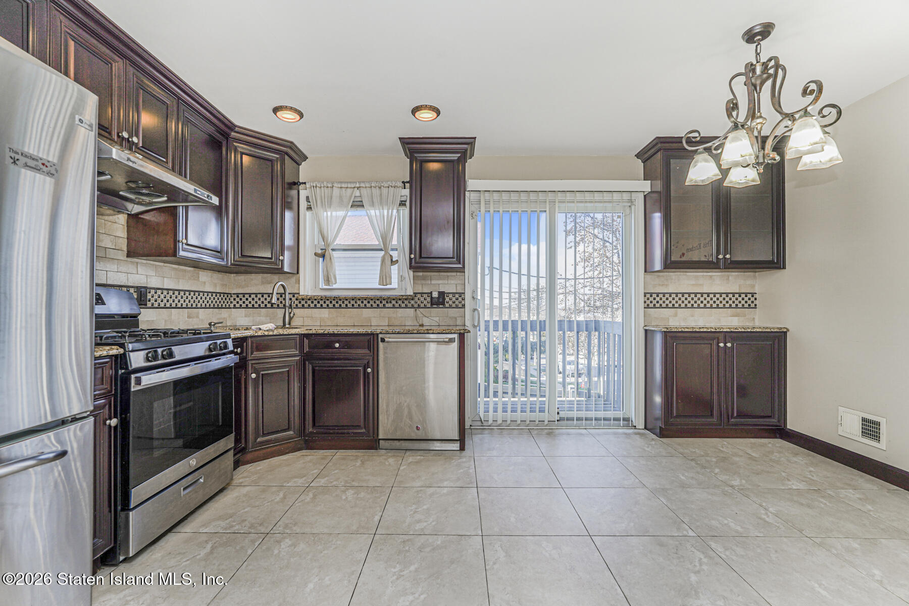 490 Collfield Avenue Image 3