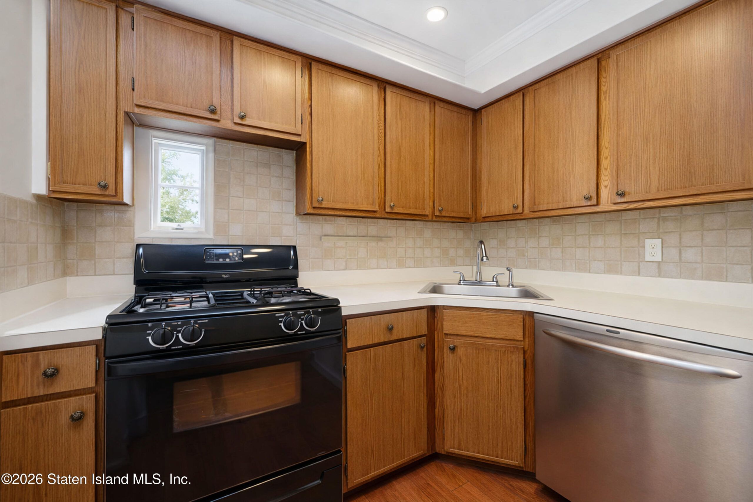 189 Quintard Street Image 4