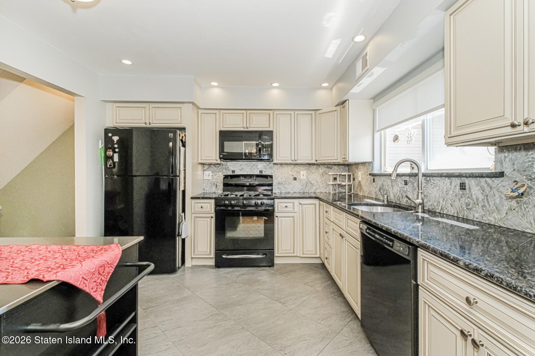 768 Barlow Avenue Image 5