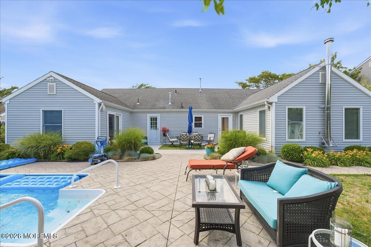 1079 Cavan Drive Image 2