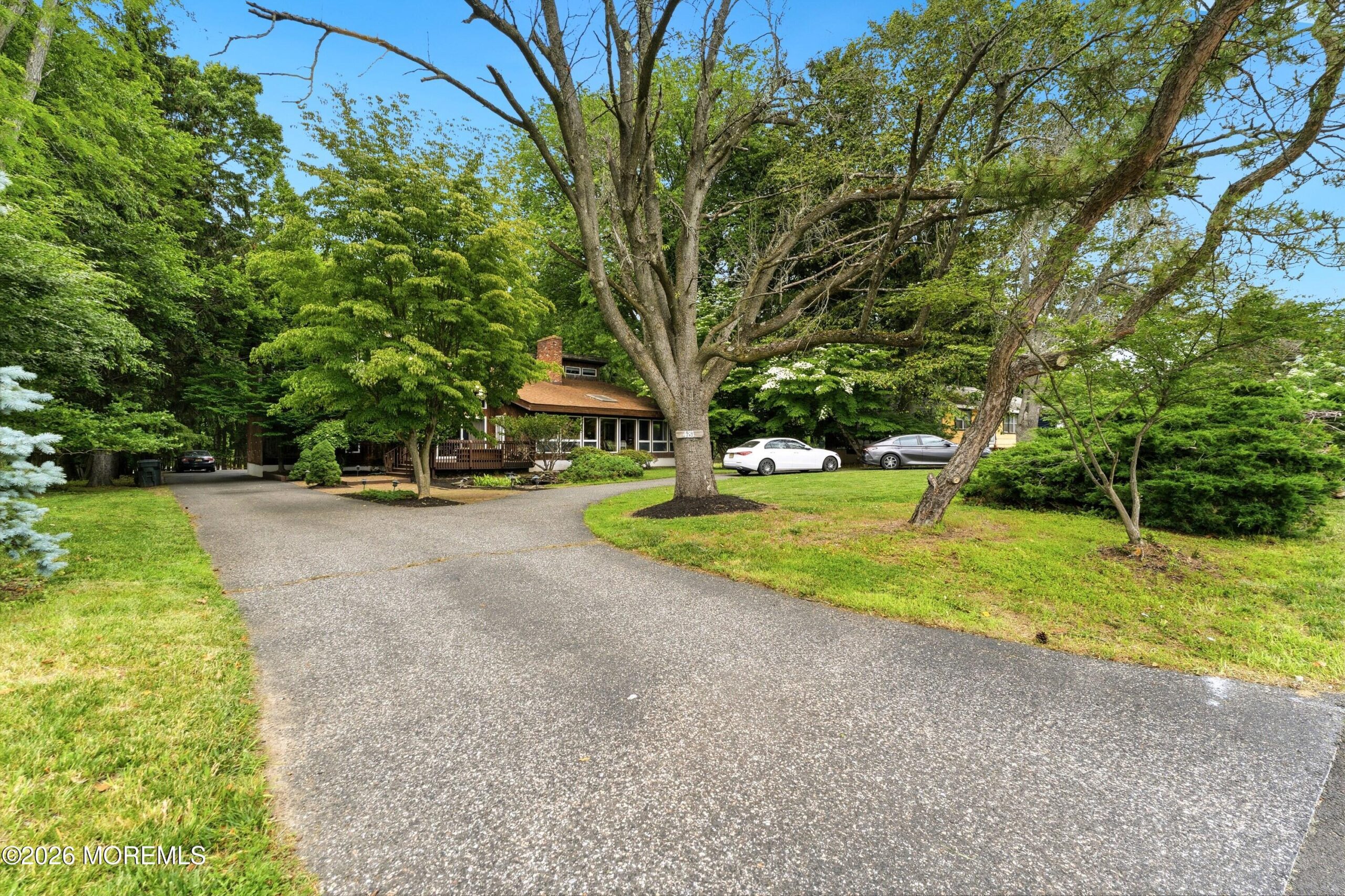 481 E Freehold Road Image 1