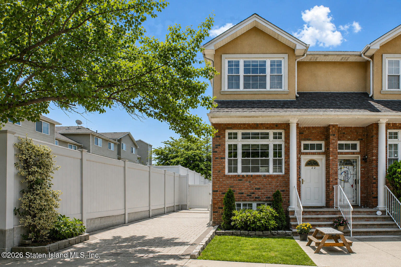 122 Ashworth Avenue Image 1
