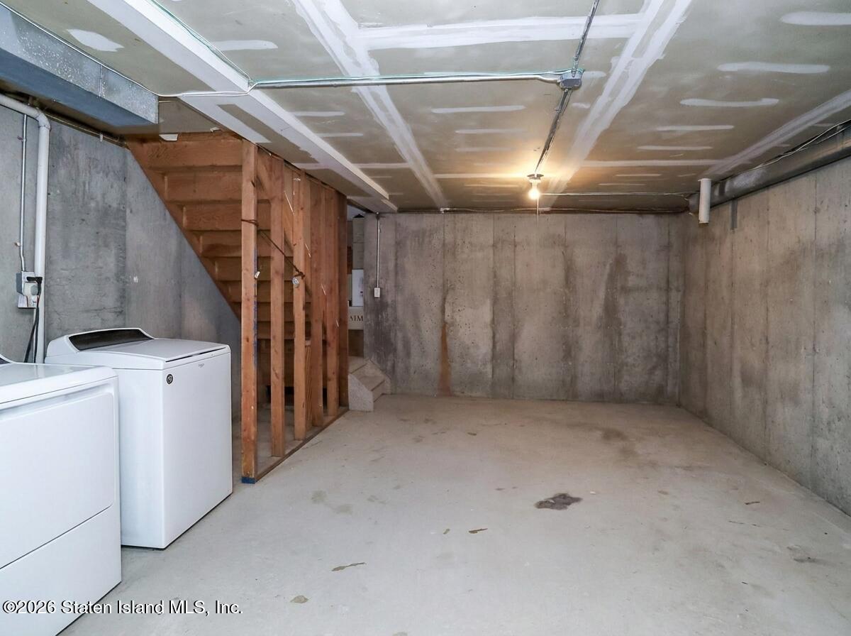 35 Daniella Court, Staten Island, NY, 10314 image 17