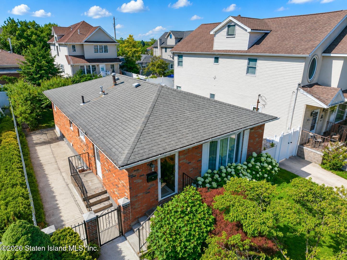 90 Buffington Avenue Image 1