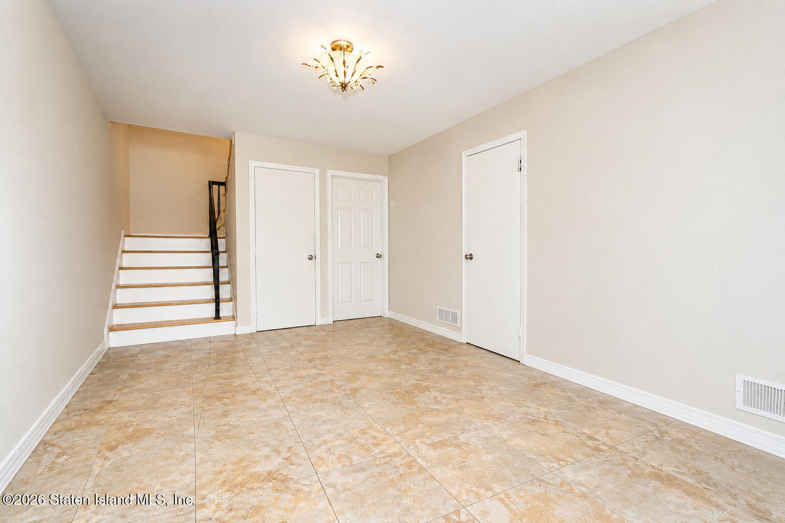 3295 Victory Boulevard Image 5