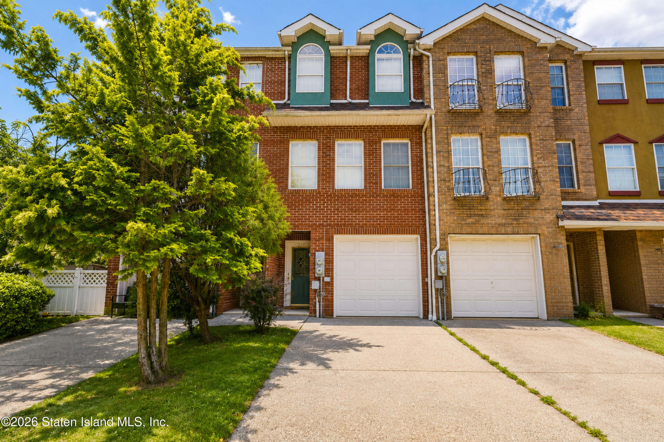 218 Essex Drive Image 1
