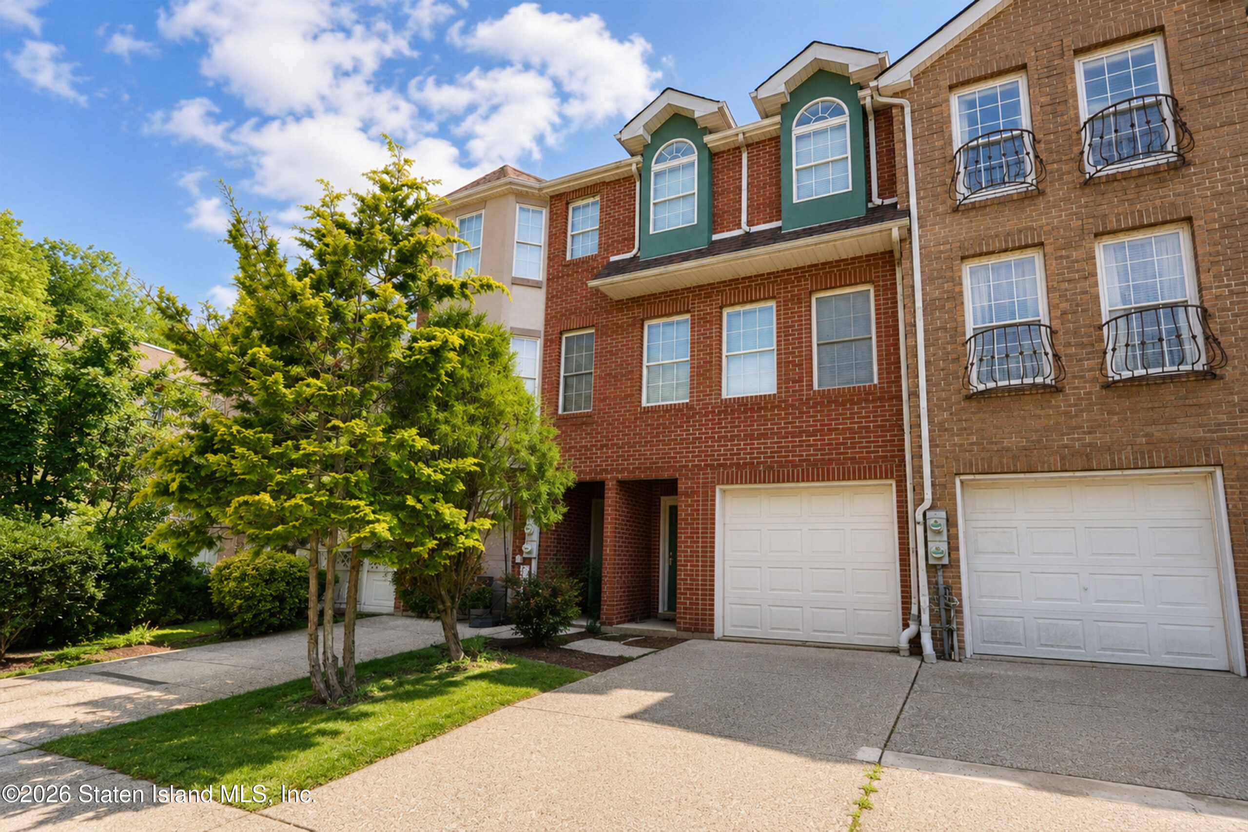 218 Essex Drive Image 2