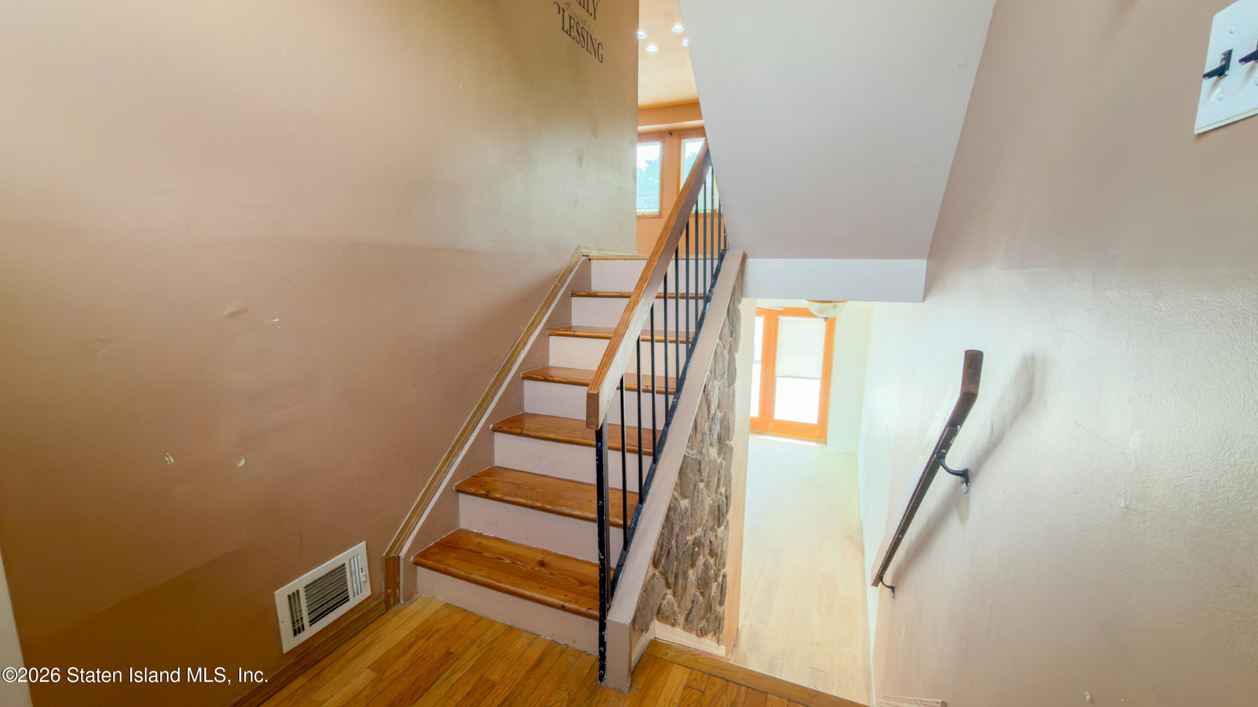143 Hampton Green Image 3